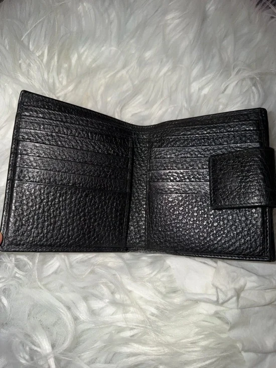 Gucci Vintage Black Leather Wallet with Gold G-Logo Accent - Picture 6 of 12